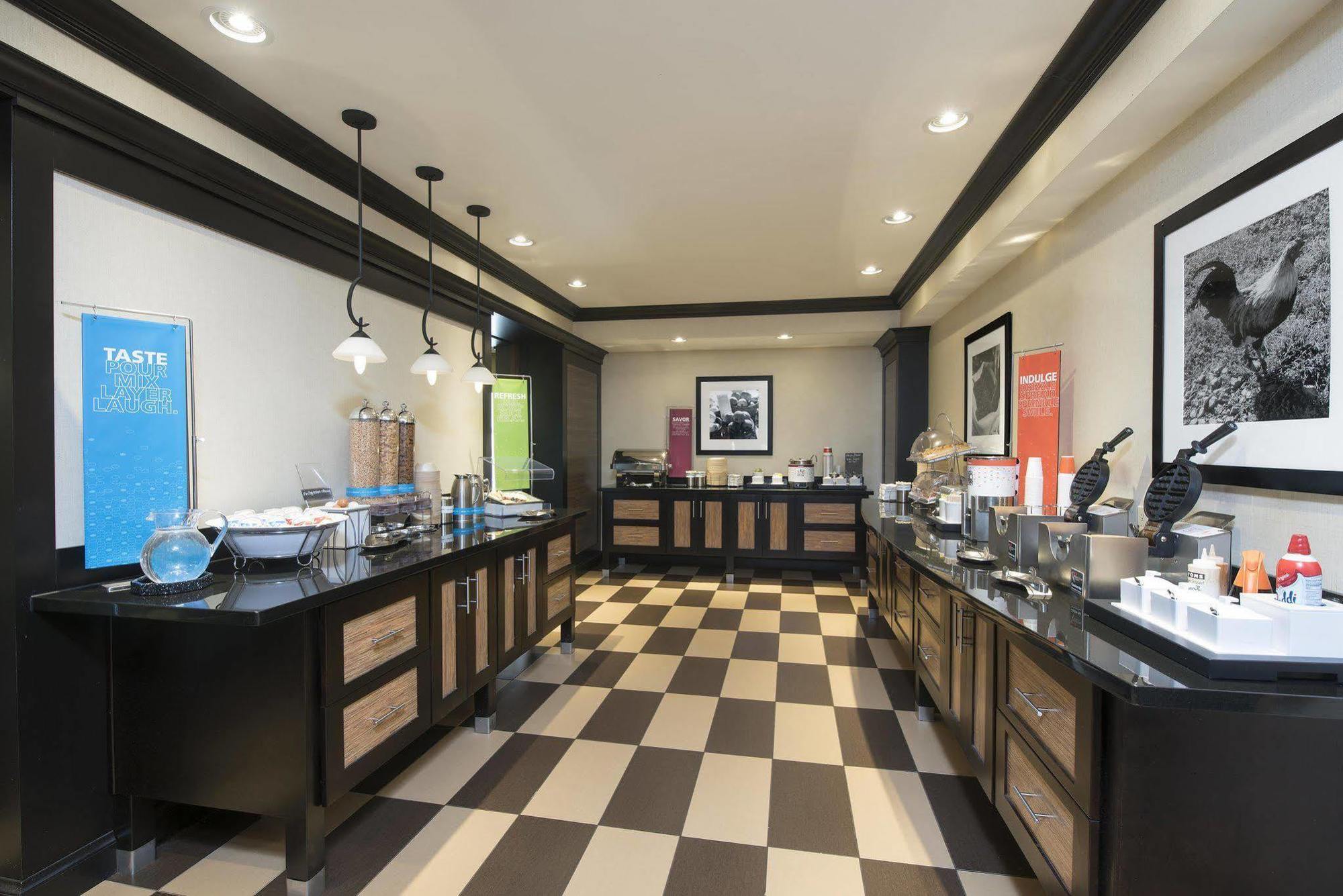 Hampton Inn & Suites Crawfordsville Exteriör bild